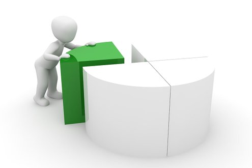 3D-Figur fügt grünes Segment in weißen Kreis ein, symbolisiert Schulungsinhalt.