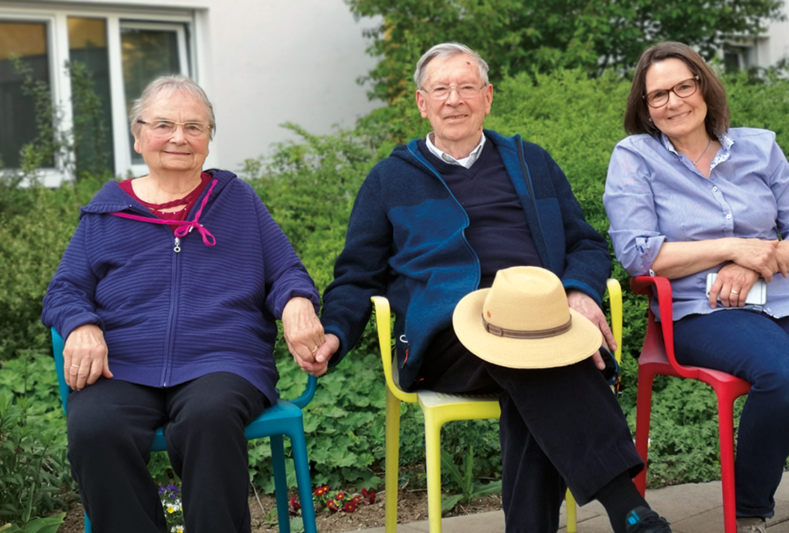 Muttertagskonzert im Garten mit Bewohner