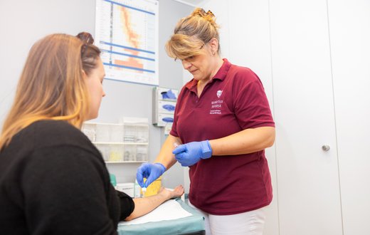 Ein Allergietest im MVZ Martha-Maria Lungenzentrum unter Leitung von Dr. Hans Huttner