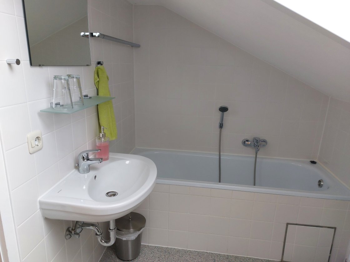 Das Bad in einer Ferienwohnung im Martha-Maria-Hotel Hohenschwangau.