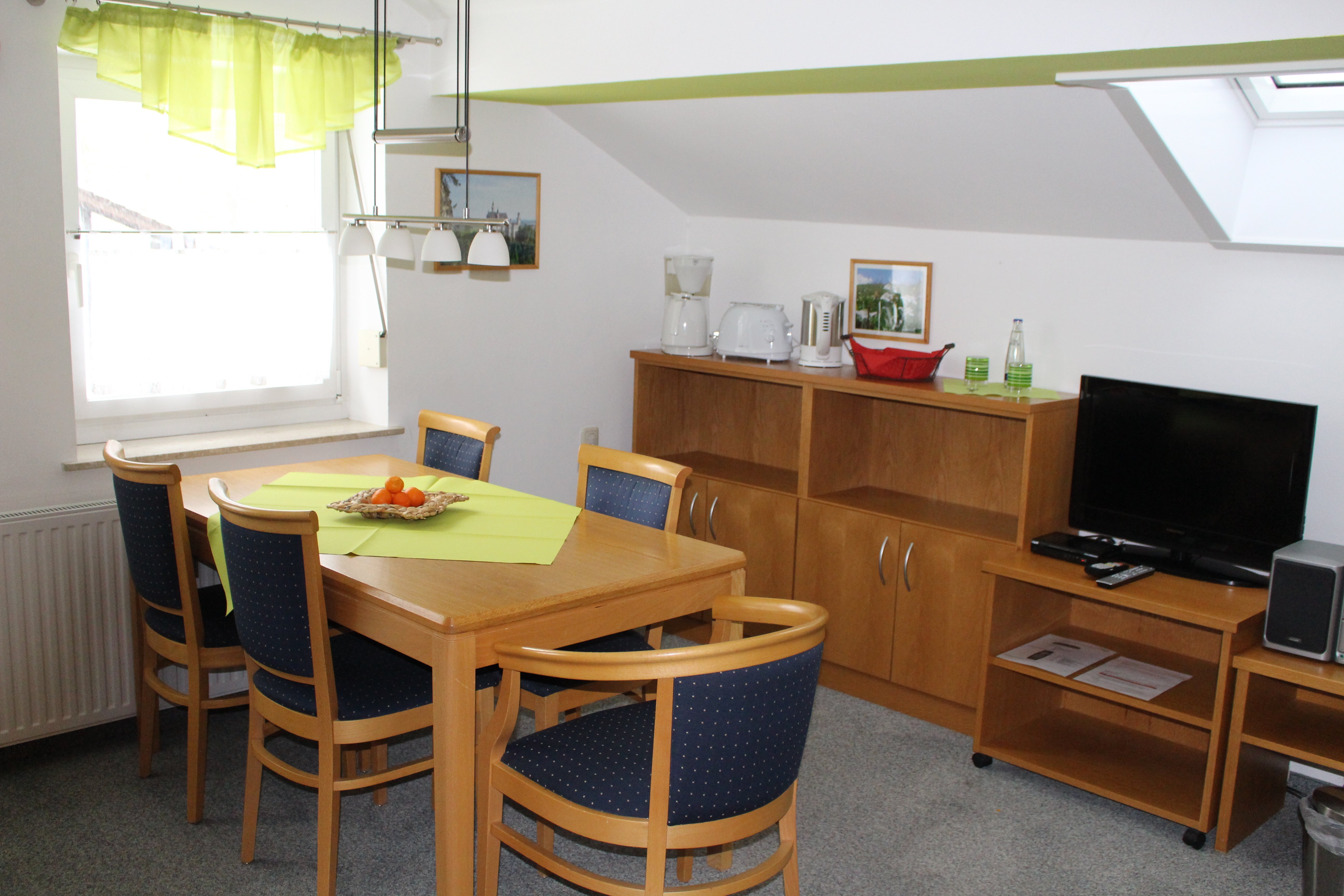 Der Essbereich in einer Ferienwohnung im Martha-Maria-Hotel Hohenschwangau.