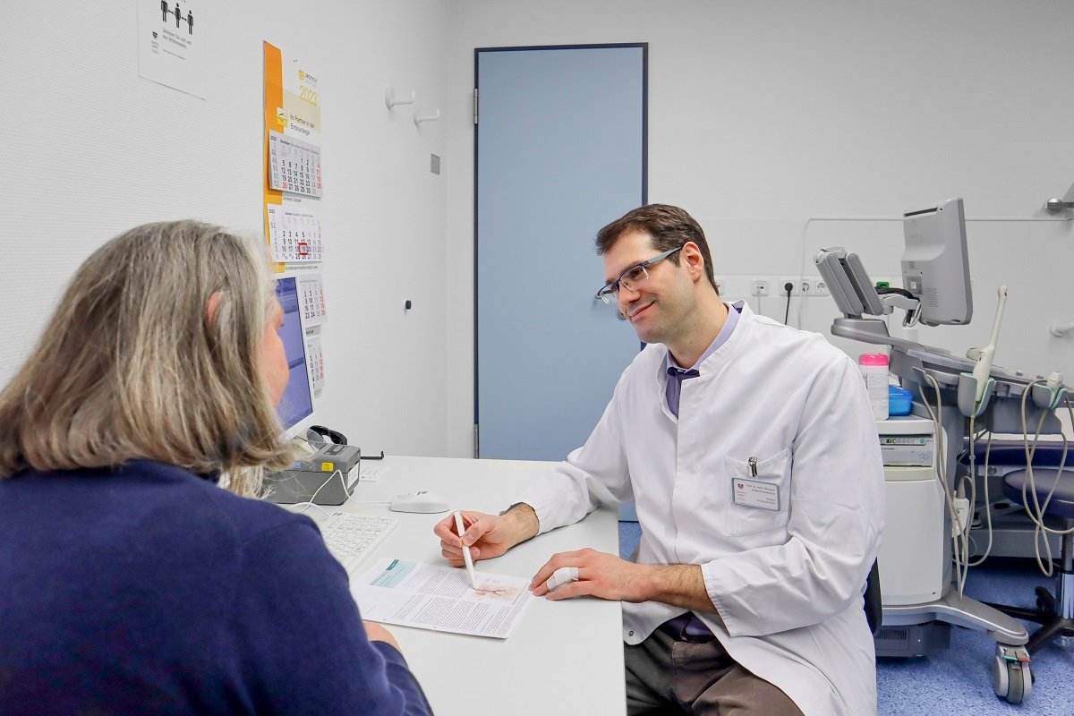 Prof. Dr. Georgios Hatzichristodoulou im Aufklärungsgespräch zu urologischen Erkrankungen in der Klinik für Urologie am Krankenhaus Martha-Maria Nürnberg