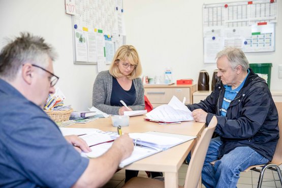 Ein Beratungsgespräch im Seniorenzentrum Eckental in Forth