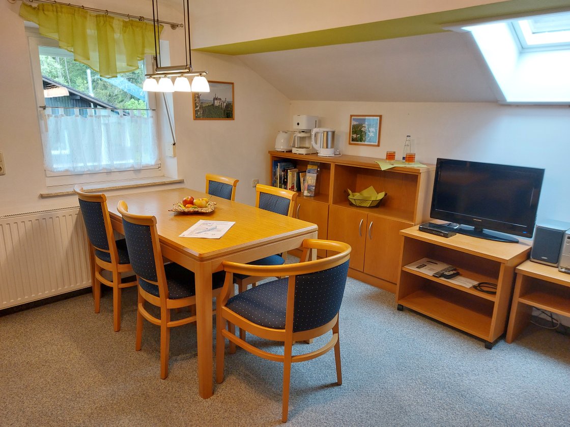Der Essbereich in einer Ferienwohnung im Martha-Maria-Hotel Hohenschwangau.