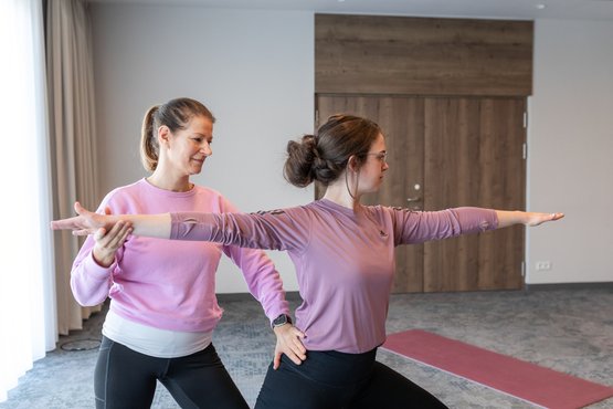 Faszienyoga als Teil der Bewegungstherapie in unserer Rehaklinik im Schwarzwald in der Klinik Hohenfreudenstadt