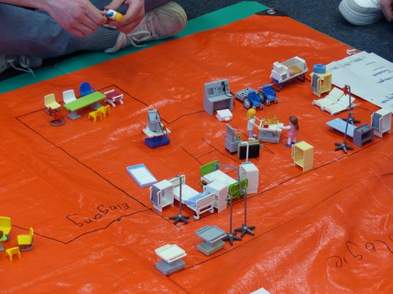 Simulation eines Massenanfalls von Verletzten in der Berufsfachschule für Pflege am Bildungszentrum Martha-Maria Nürnberg