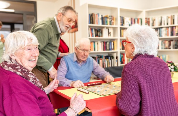 Gemeinsames Spielen im Seniorenzentrum Martha-Maria Nürnberg