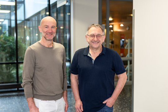 Prof. Dr. Hans-Dieter Carl (links) und Dr. Stefan Suttner (rechts) im MVZ Orthopädie am Krankenhaus Martha-Maria St. Theresien