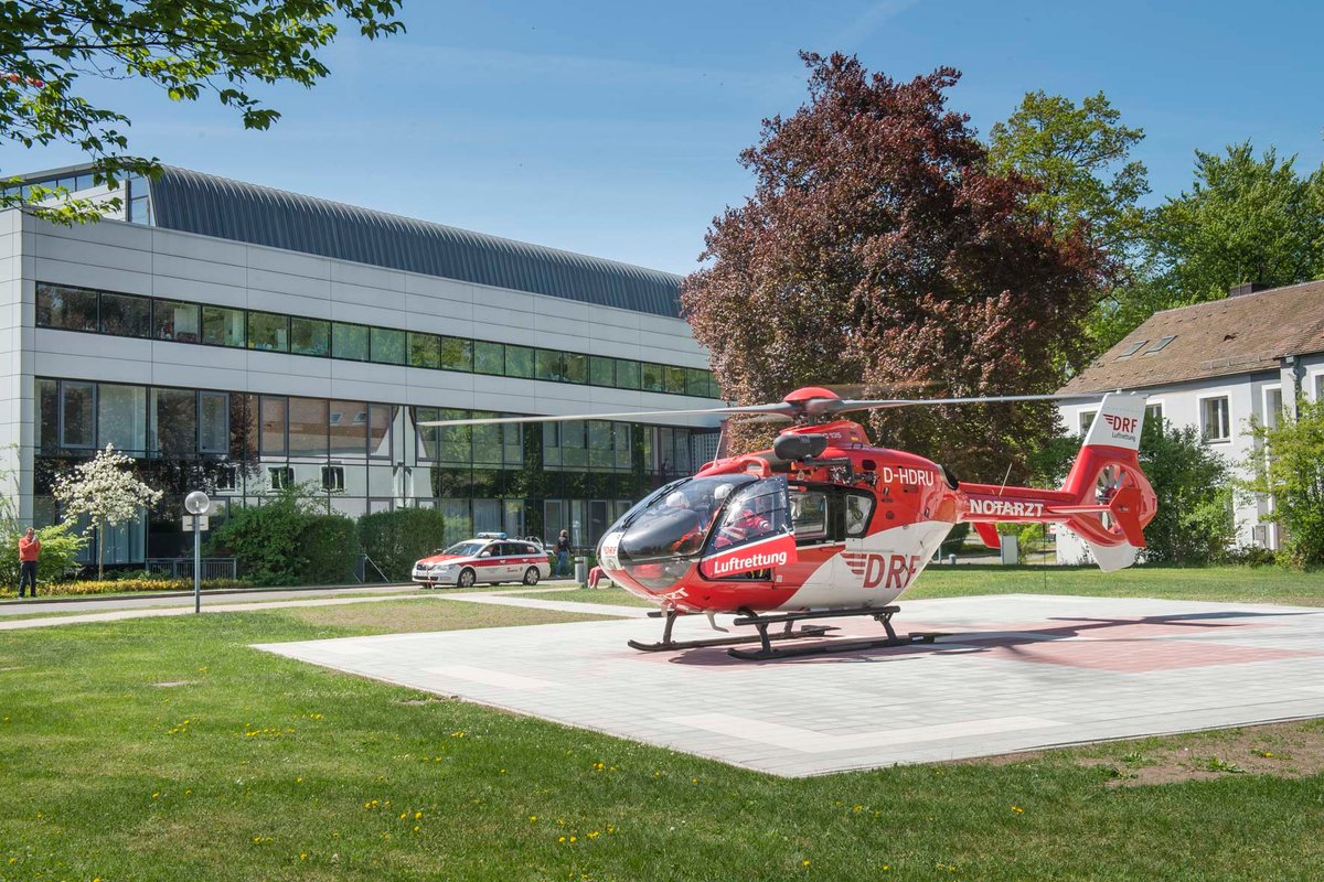 Der Rettungshelikopter auf dem Landeplatz des Krankenhaus Martha-Maria Nürnberg