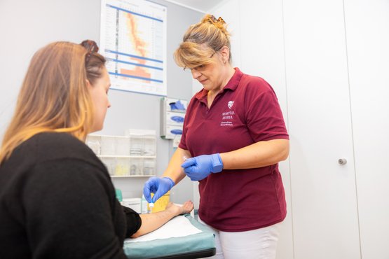 Ein Allergietest im MVZ Martha-Maria Lungenzentrum unter Leitung von Dr. Hans Huttner